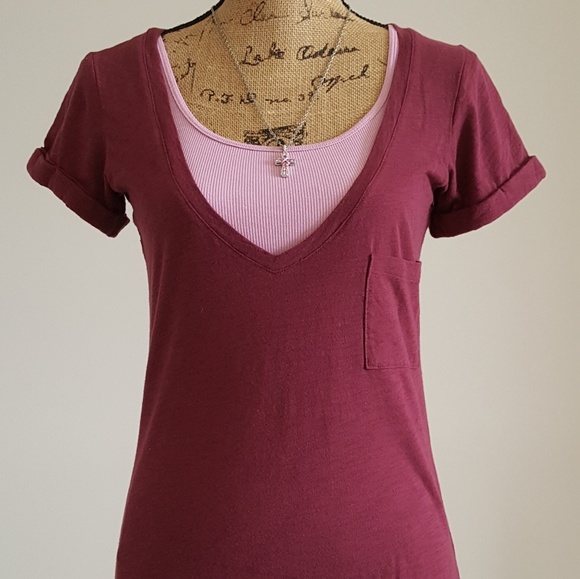 dELiA*s - V-neck - Picture 1 of 7